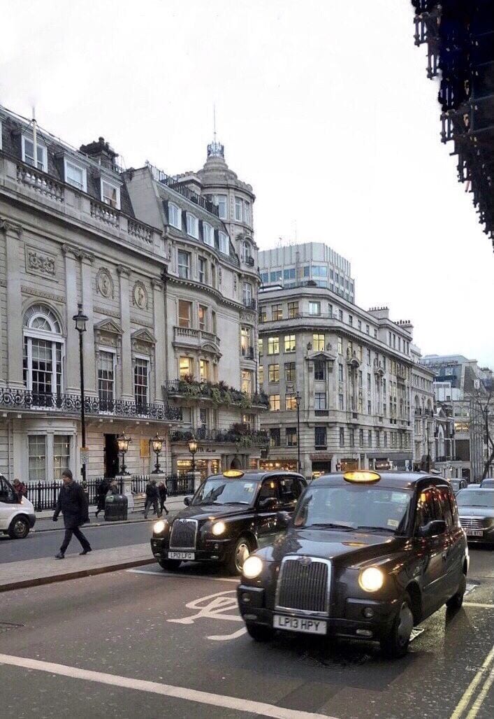 busy london street